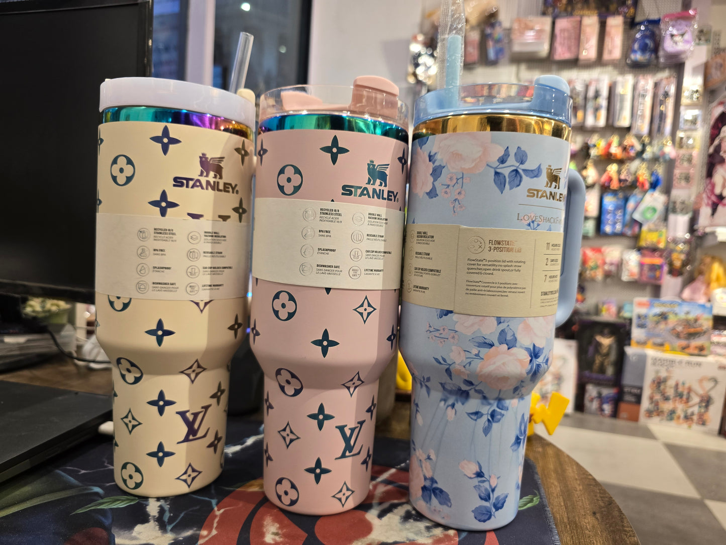 BrandStanley
MaterialStainless Steel
ColourBlack
Capacity40 Fluid Ounces
Special FeatureRotating
Style40 oz
YOUR DREAM TUMBLER: Whichever way your day flows, the H2.0 FlowState tumbler keeps you refreshed with fewer refills. Double wall vacuum insulation