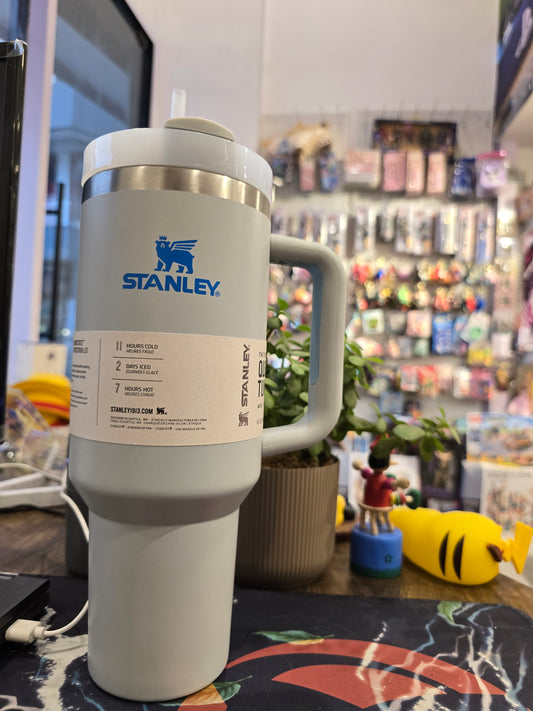 Stanley Quencher H2.0 FlowState Stainless Steel Vacuum Insulated Tumbler with Lid and Straw for Water, Iced Tea or Coffee, Smoothie and More, Black 2.0, 40 fluid ounces / 1.18 L