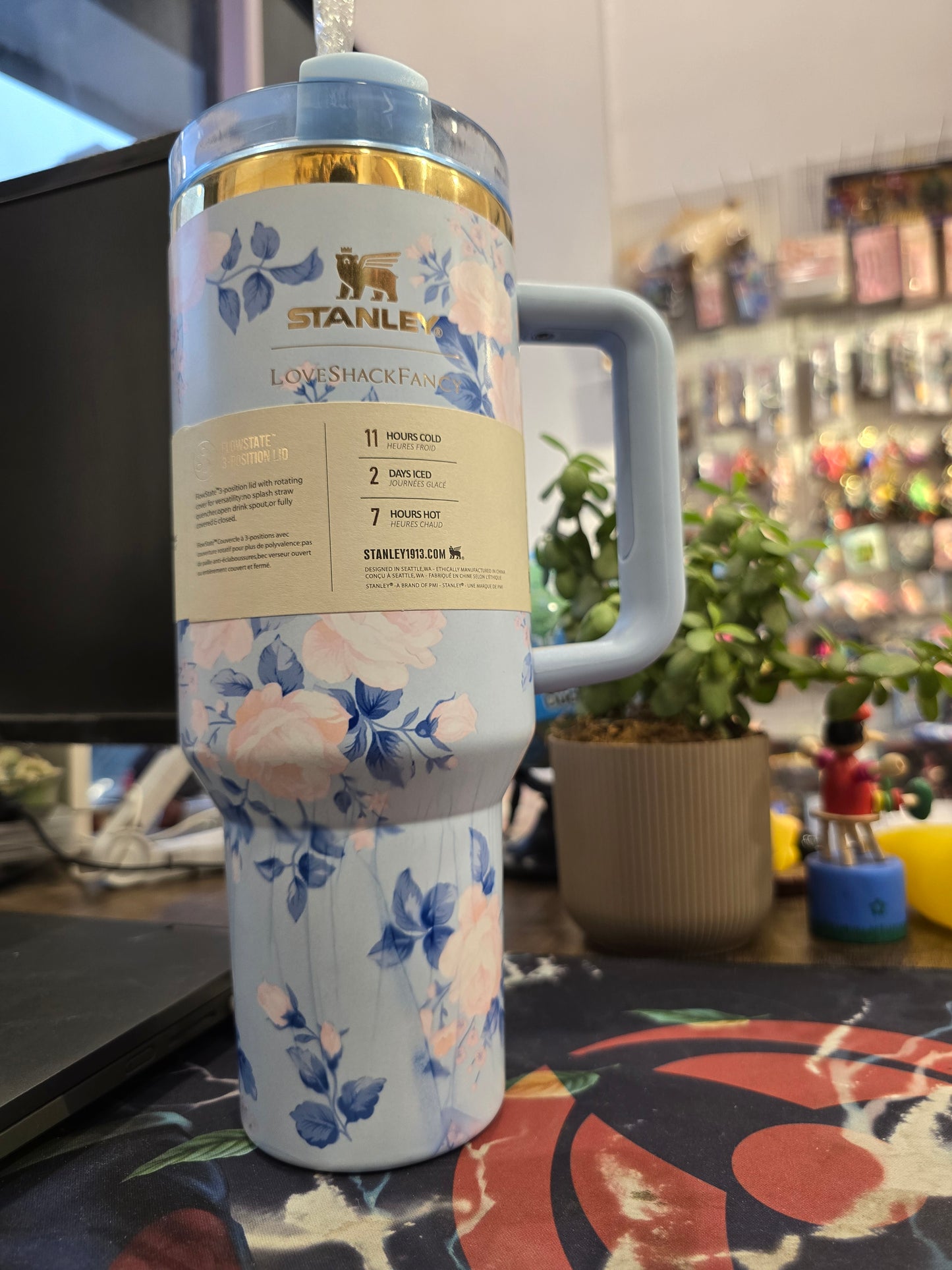 BrandStanley
MaterialStainless Steel
ColourBlack
Capacity40 Fluid Ounces
Special FeatureRotating
Style40 oz
YOUR DREAM TUMBLER: Whichever way your day flows, the H2.0 FlowState tumbler keeps you refreshed with fewer refills. Double wall vacuum insulation