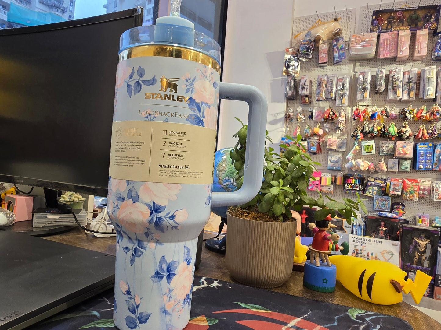 BrandStanley
MaterialStainless Steel
ColourBlack
Capacity40 Fluid Ounces
Special FeatureRotating
Style40 oz
YOUR DREAM TUMBLER: Whichever way your day flows, the H2.0 FlowState tumbler keeps you refreshed with fewer refills. Double wall vacuum insulation