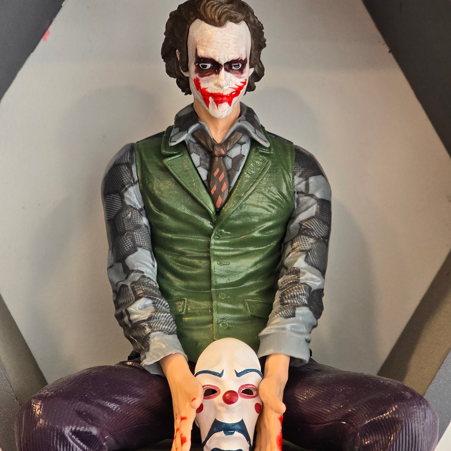 Iron Studios DC Comics : The Joker 1/10 Scale | DC Comics | 9" inches Collectible Figure